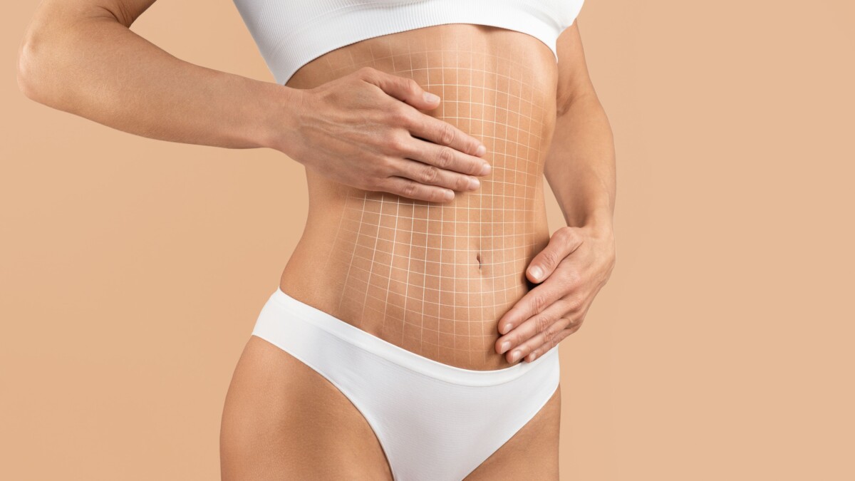 AdobeStock_546258416 Poznaj zabiegi na cellulit na brzuchu w RosaMed Clinic Warszawa